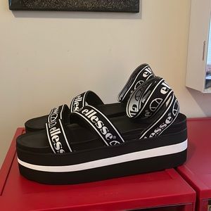 Elleesse platform sandals Sz 10 New